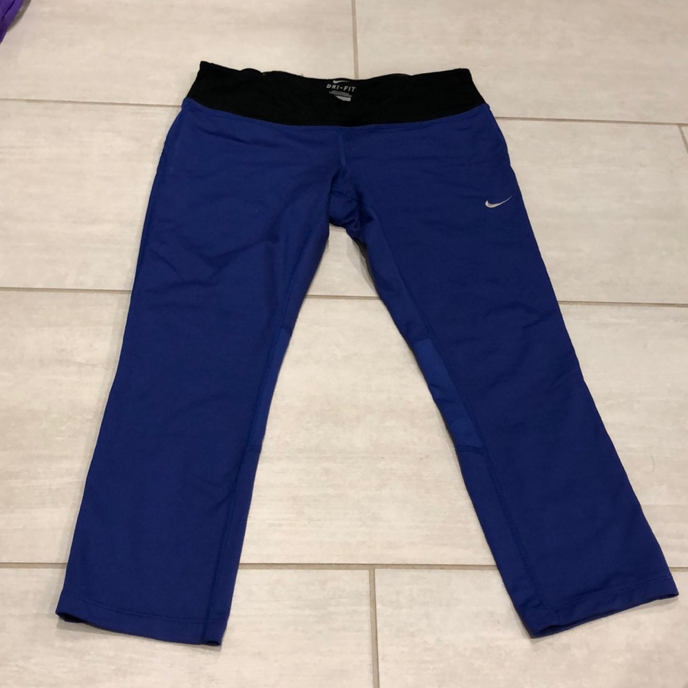 Nike Women’s Size M Capri Leggings